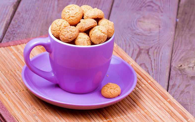 DIETA FĂRĂ GLUTEN. REŢETE DE CRĂCIUN – BISCUIŢI CU SÂMBURI DE CAISE